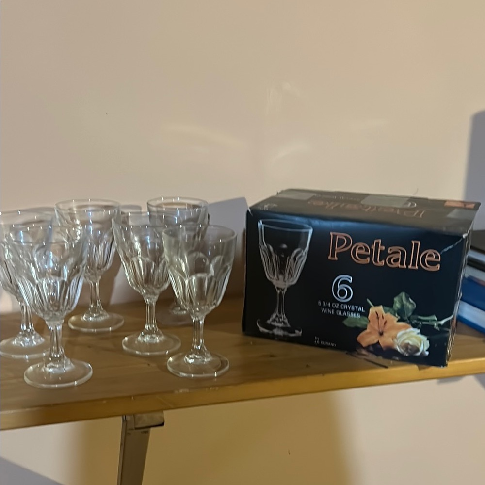 Petale Crystal Wine Glasses Set of 6